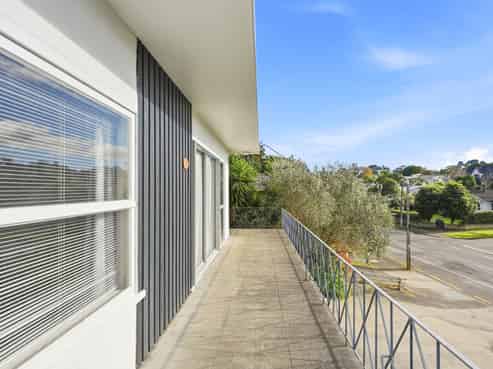73B Great North Road, Saint Johns Hill