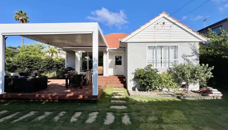 26 Queensway, Three Kings