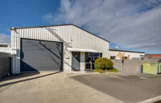 Vacant 176m² Industrial Warehouse