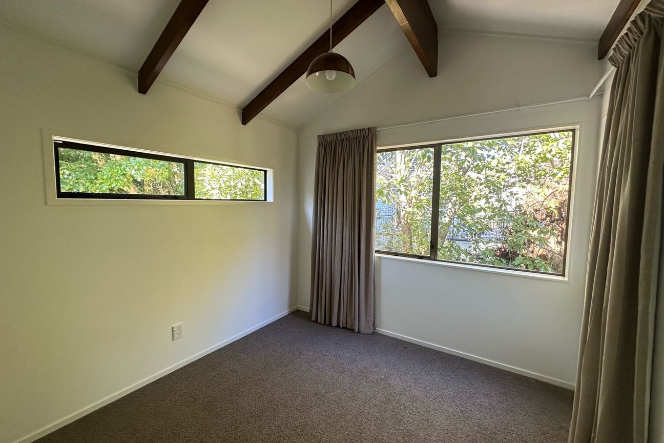 Well Located Family Home - Vista 5