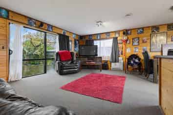 15B Ngahu Street, Fairy Springs