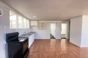 8a Sabot Pl, Massey
