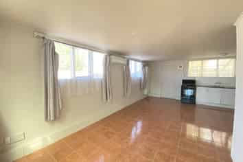 8a Sabot Pl, Massey
