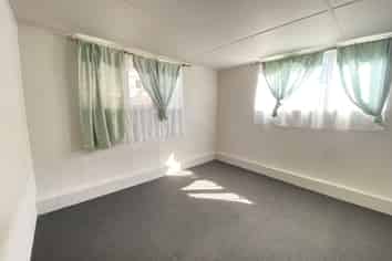 8a Sabot Pl, Massey