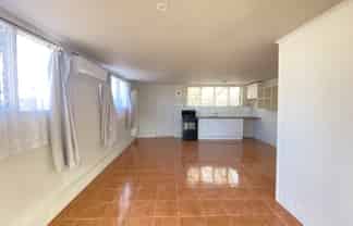 8a Sabot Pl, Massey