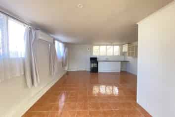 8a Sabot Pl, Massey