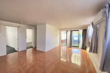 8a Sabot Pl, Massey