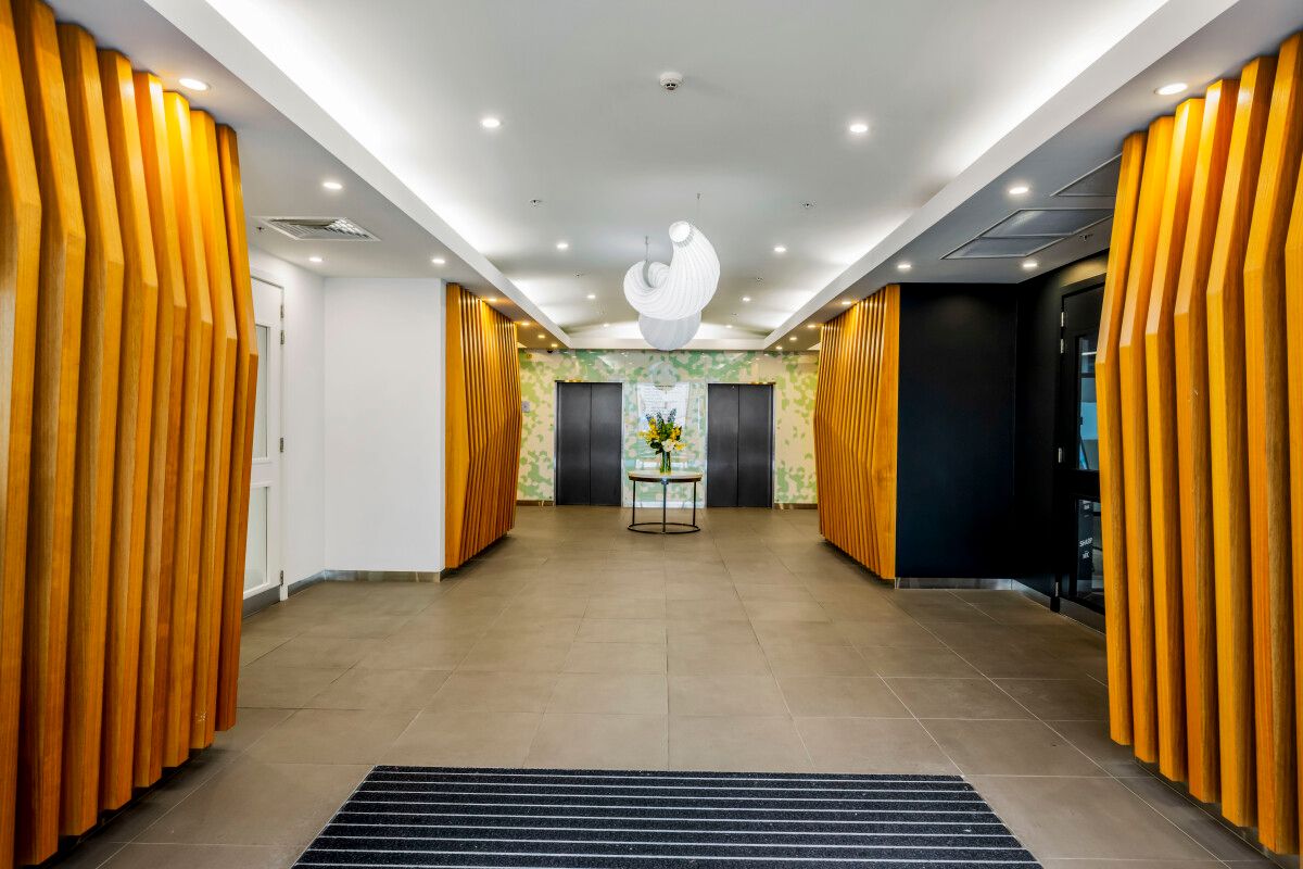 Premium Fitout with 20+ Secured Parks - Bild 5