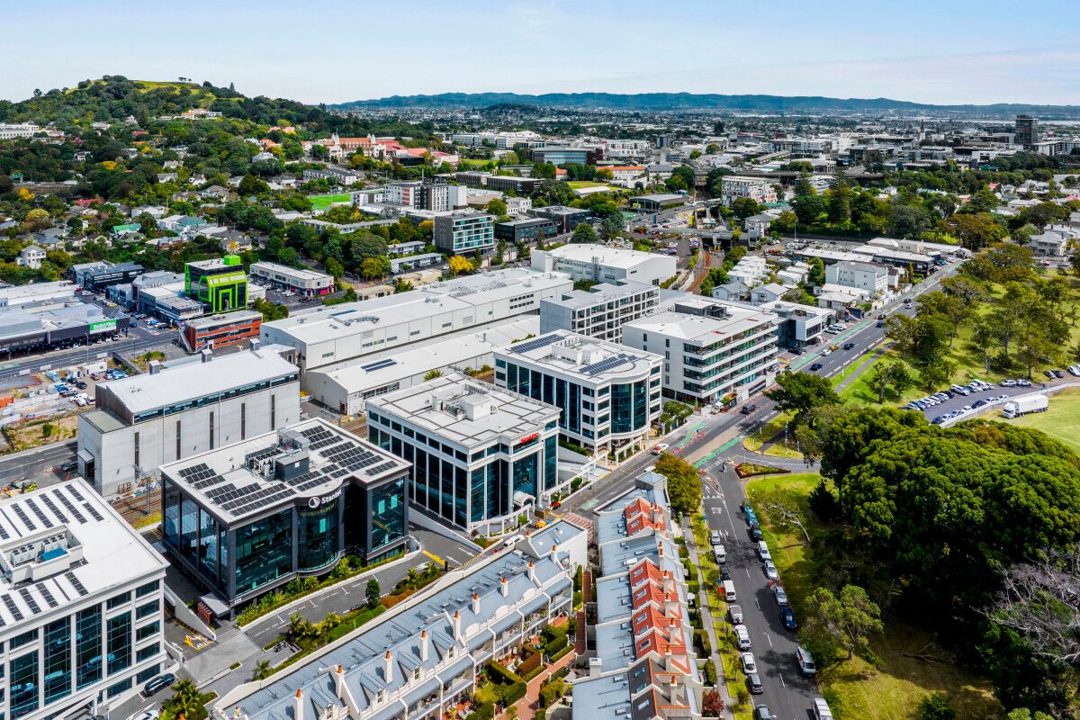 Premium Fitout with 20+ Secured Parks - Bild 6