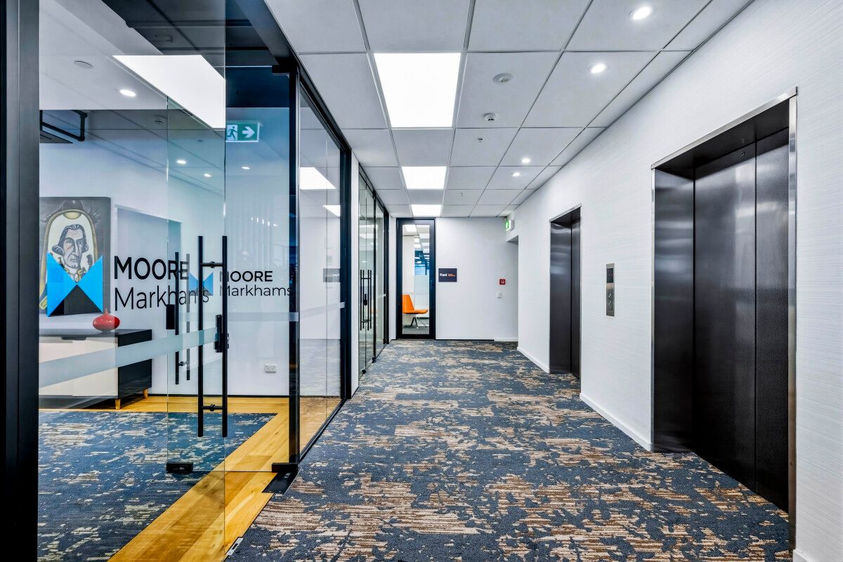 Premium Fitout with 20+ Secured Parks - Bild 4
