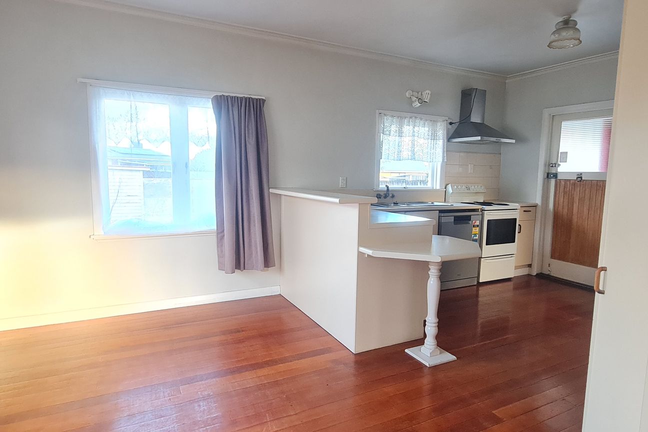 Peaceful Brick Home in a Quiet Cul-de-Sac - Widok 6