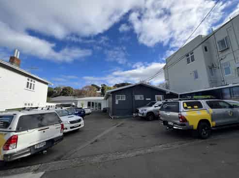 Kilbirnie tenancy with 10 carparks!