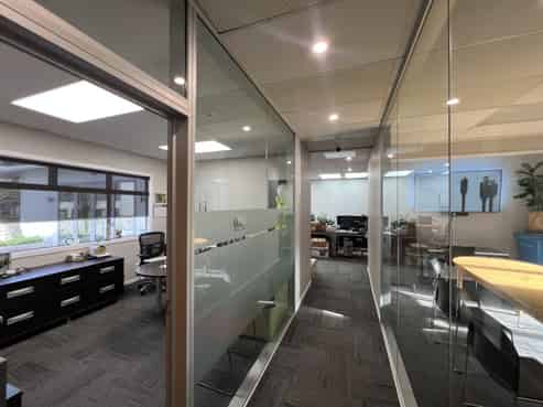 Kilbirnie tenancy with 10 carparks!