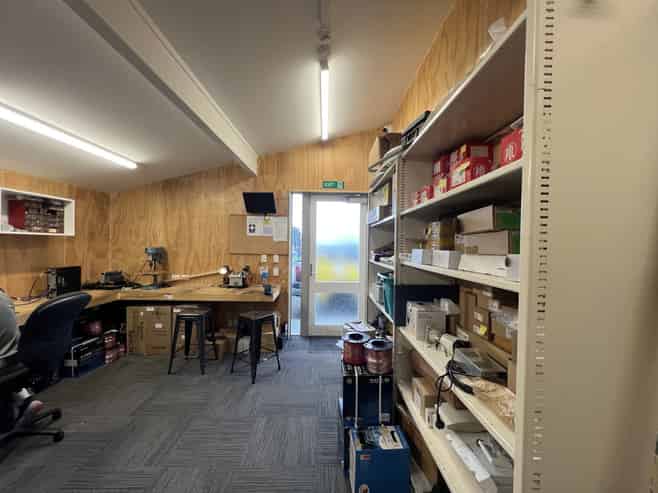 Kilbirnie tenancy with 10 carparks!