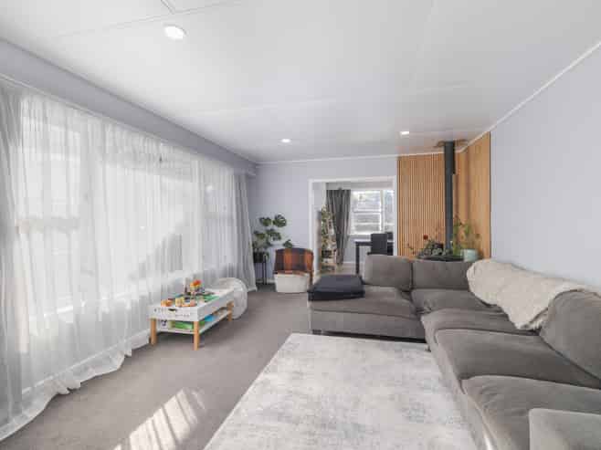 25 Lake Terrace Road, Burwood