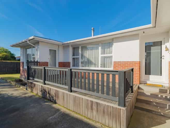 25 Lake Terrace Road, Burwood