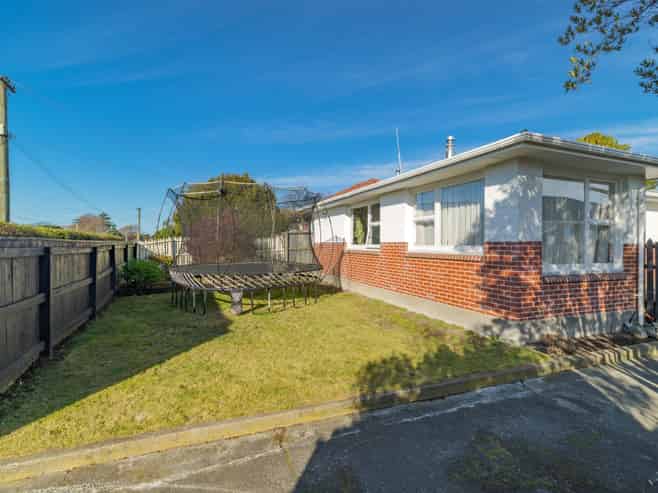25 Lake Terrace Road, Burwood