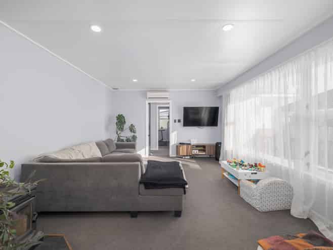 25 Lake Terrace Road, Burwood