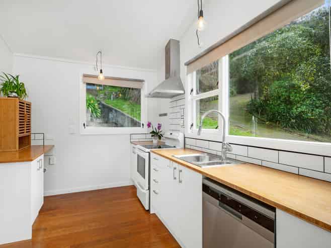 6D Rewa Terrace, Tawa