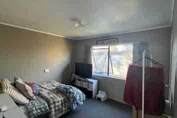 81b Clayton Road, Mangakakahi