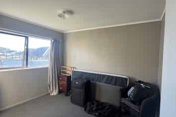 81b Clayton Road, Mangakakahi