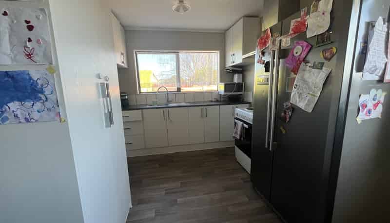 81b Clayton Road, Mangakakahi