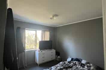 81b Clayton Road, Mangakakahi