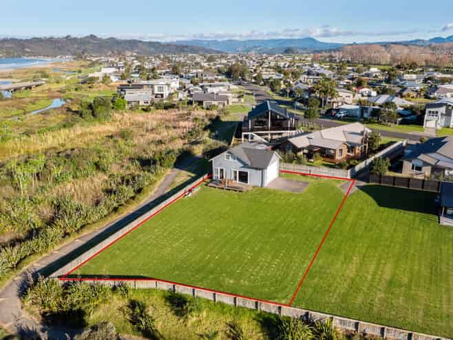 305 Cook Drive, Whitianga