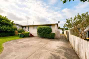 4 Micawber Place, Mellons Bay