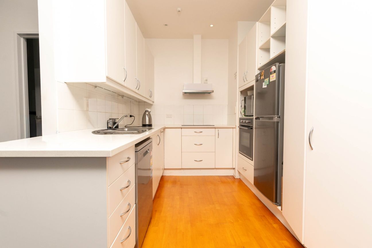 Stunning corner apartment 3 bedrooms and 2 bathrooms. - Aanzicht 4