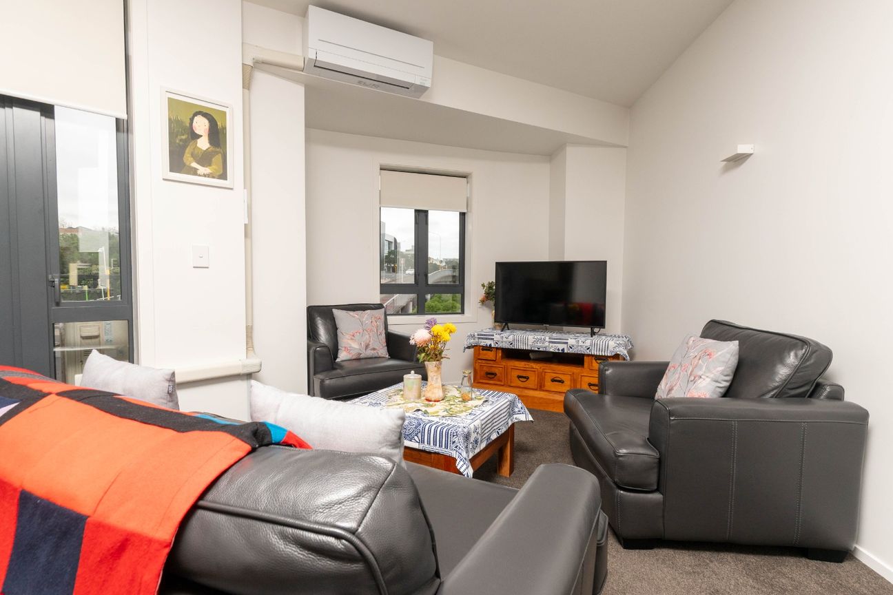 Stunning corner apartment 3 bedrooms and 2 bathrooms. - Aanzicht 3