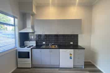 2/21 Broadway , Picton