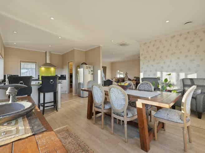 85C Dixon Road, Glenview