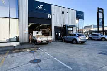 High Profile Showroom and Workshop | 558 m2