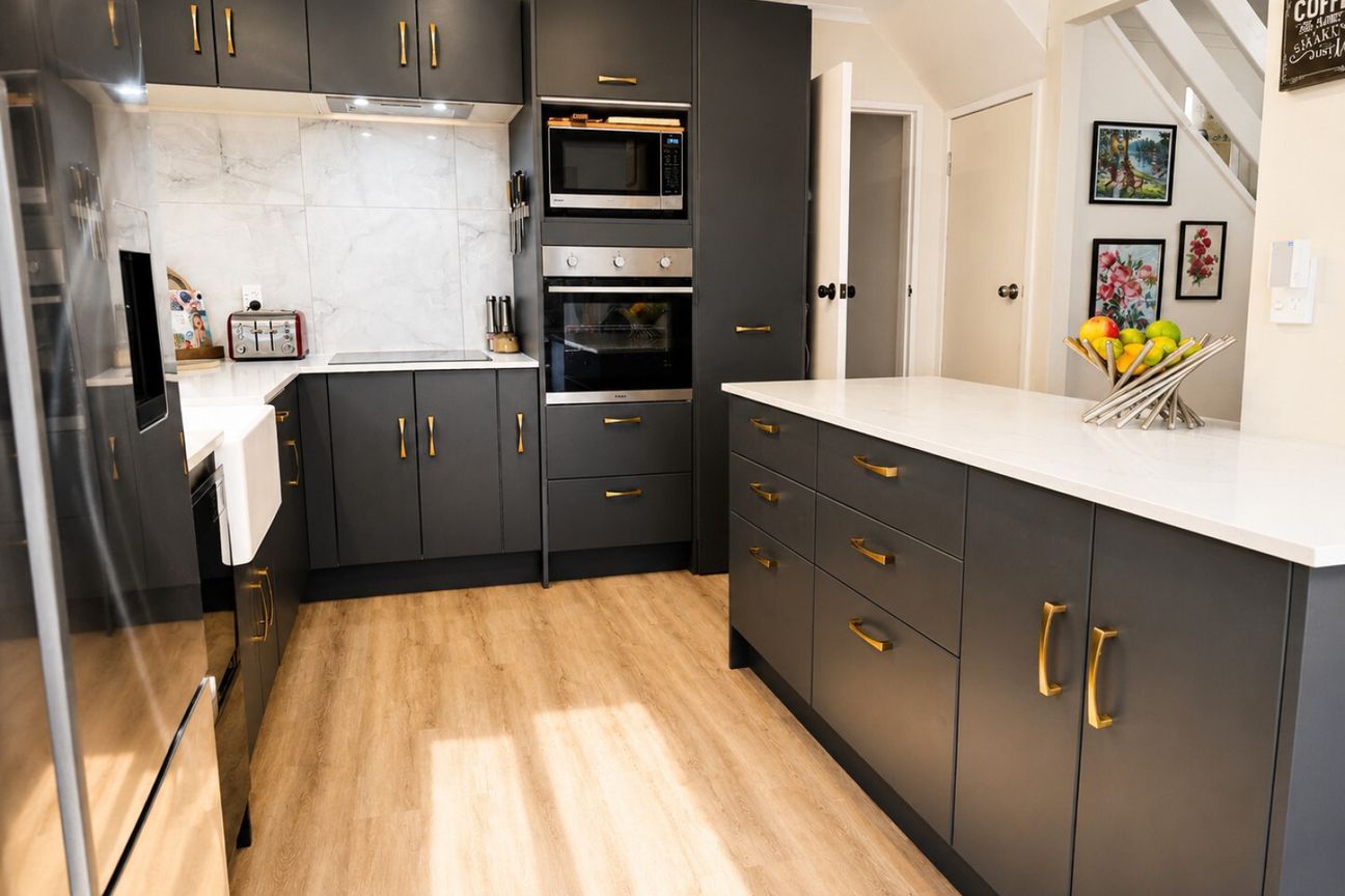 Elevated Living & Stylish Renovation - Изглед 5