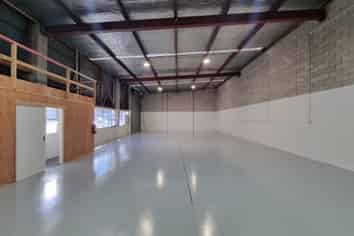 HIGH STUD 352M² INDUSTRIAL
