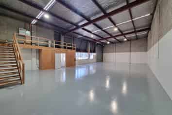 HIGH STUD 352M² INDUSTRIAL
