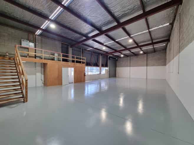 HIGH STUD 352M² INDUSTRIAL
