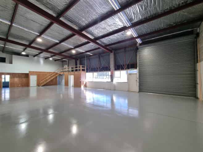 HIGH STUD 352M² INDUSTRIAL
