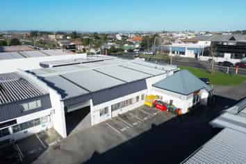 HIGH STUD 352M² INDUSTRIAL
