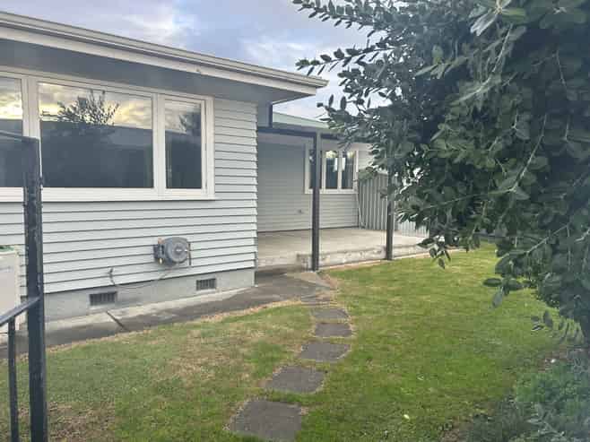 2/27 Trevelyan Street, Onekawa