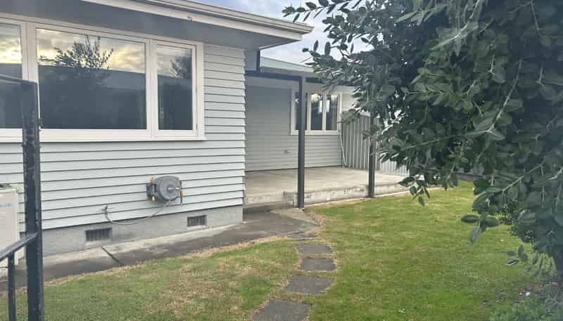 2/27 Trevelyan Street, Onekawa