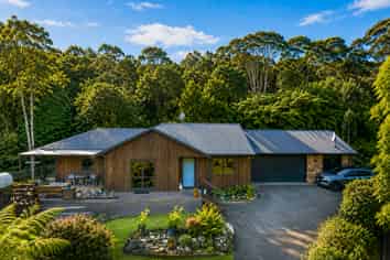 125 Stoney Creek Drive, Waitakere