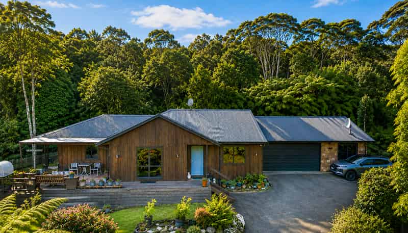 125 Stoney Creek Drive, Waitakere
