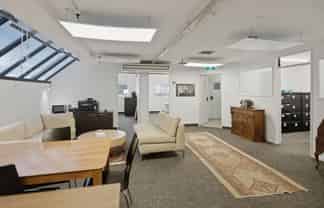 Compelling owner occupier office unit!