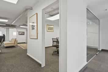 Compelling owner occupier office unit!
