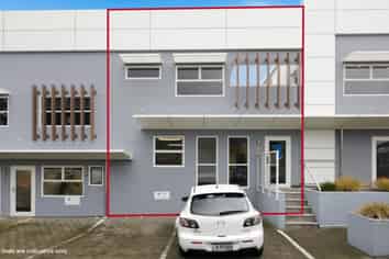 Compelling owner occupier office unit!