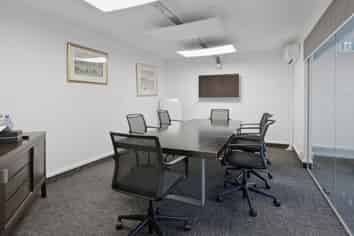 Compelling owner occupier office unit!