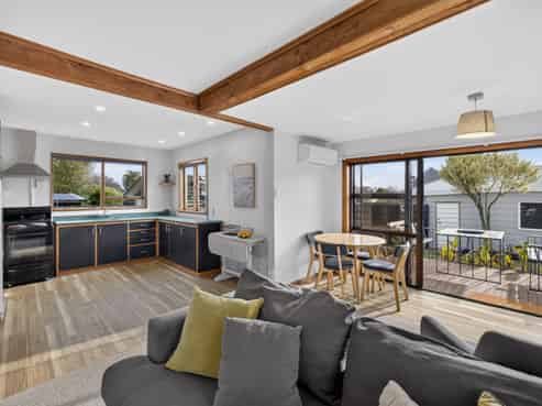 2/146 Beach Road, North New Brighton