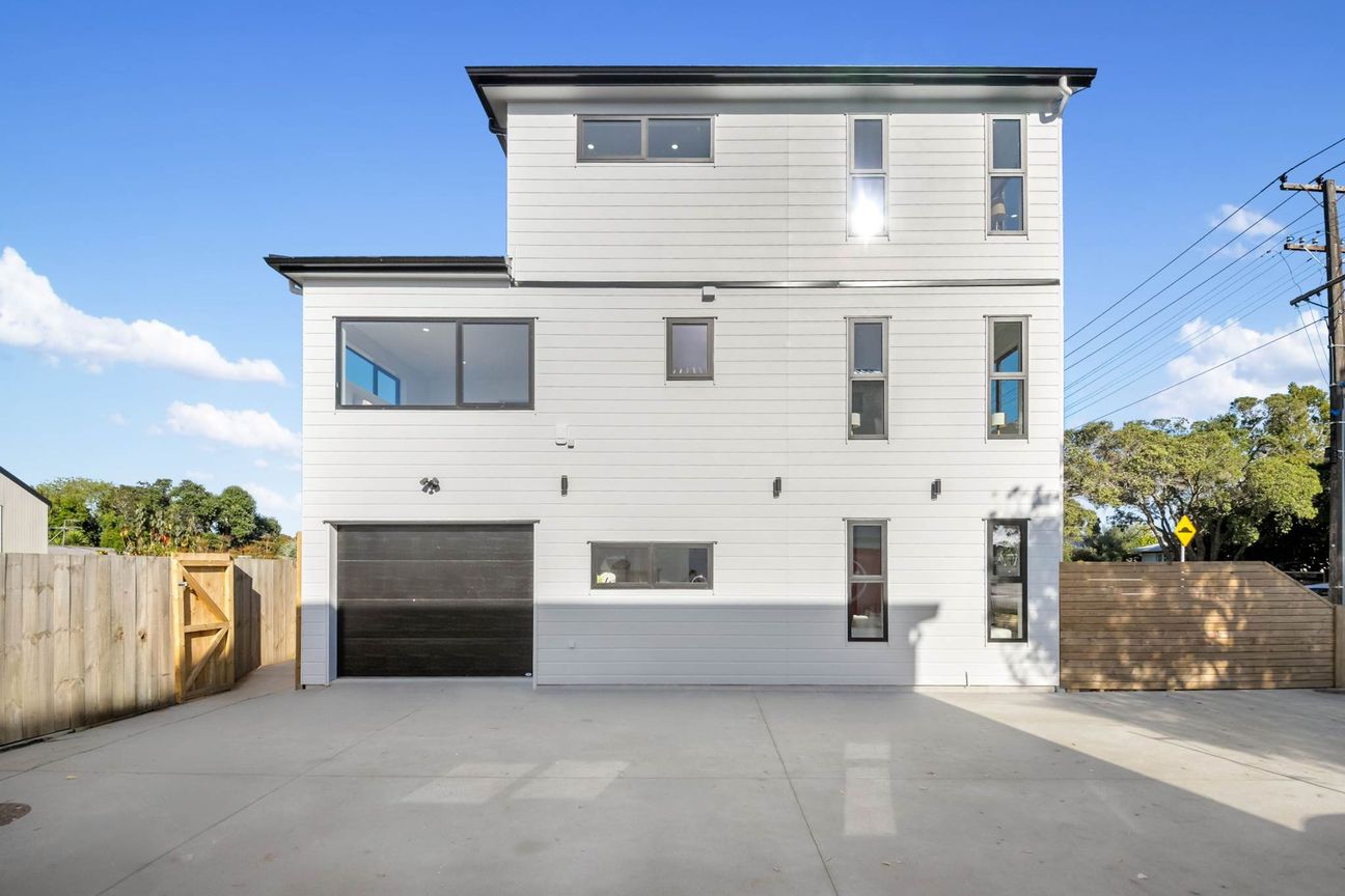 Brand New Homes – Te Atatu Peninsula - Više